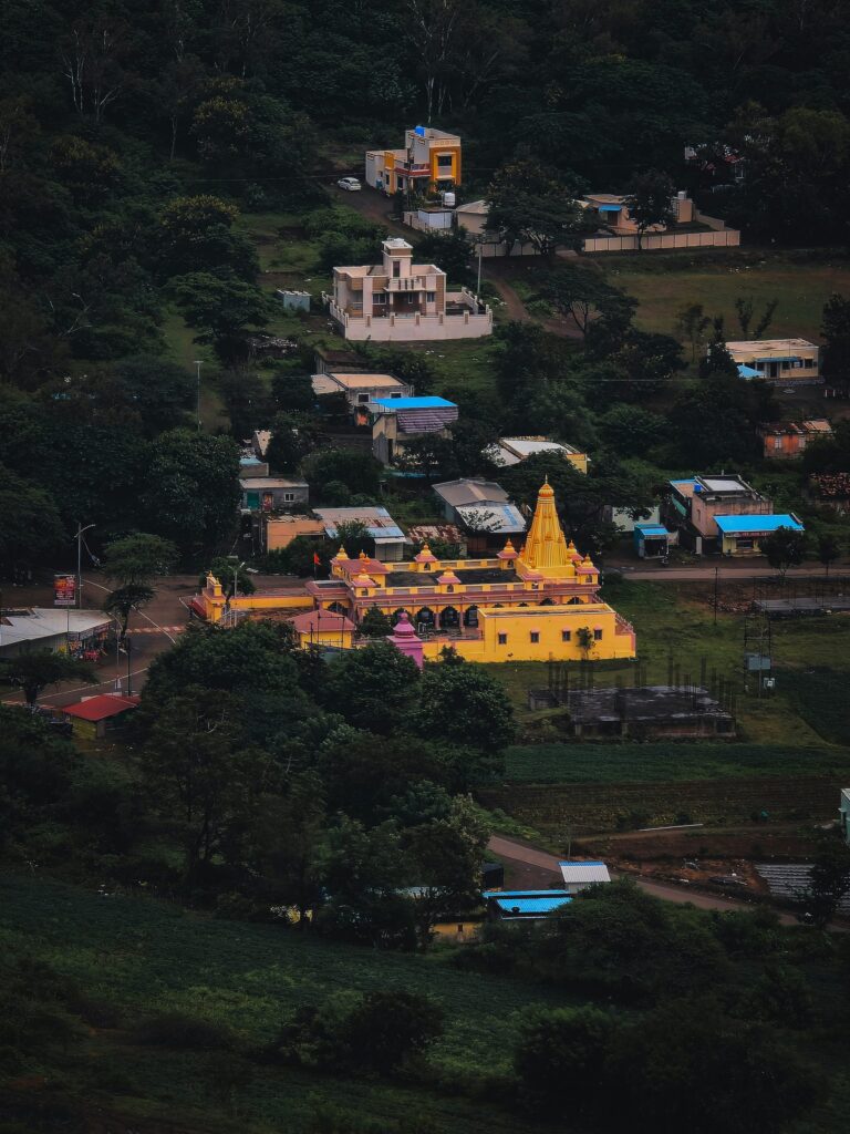 Temple among green hills — Photo: Zoshua Colah / Unsplash